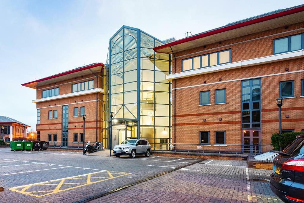 Mondial Apartments At Heathrow Harmondsworth Exteriör bild